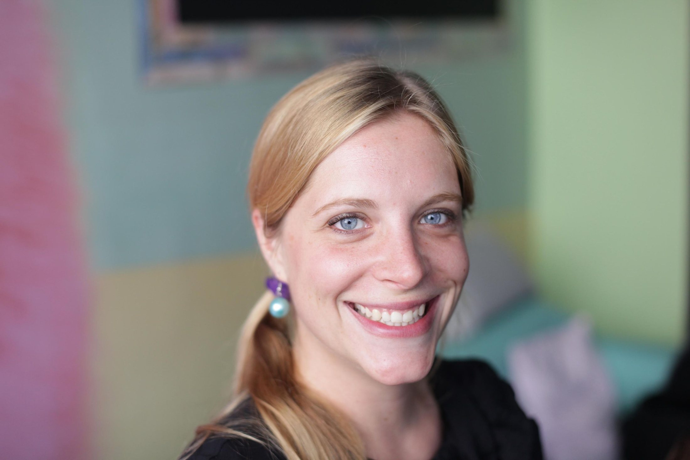 Portrait souriant de Chloé Vannet